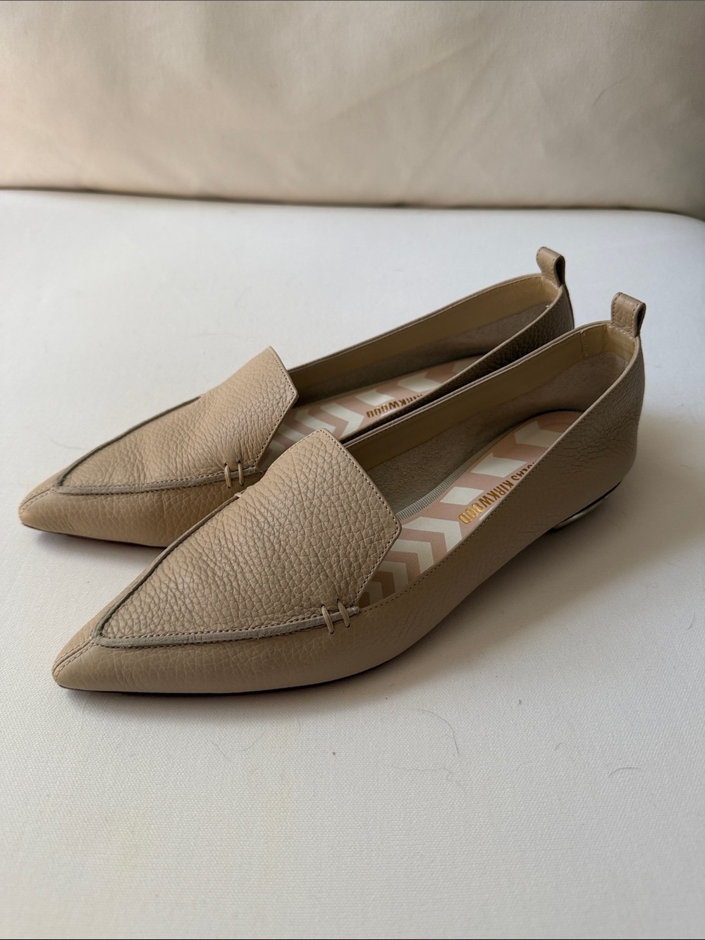Nicholas Kirkwood Pointed-Toe Leather Loafers in Taupe